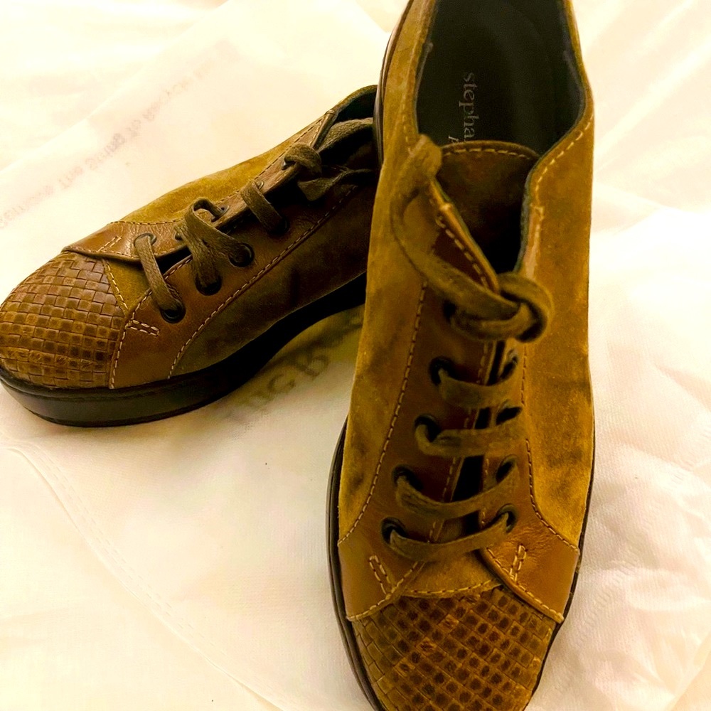 💐BEAUTIFUL STEPHANE KELIAN LUXURIOUS SUEDE PLATFORMS 💐